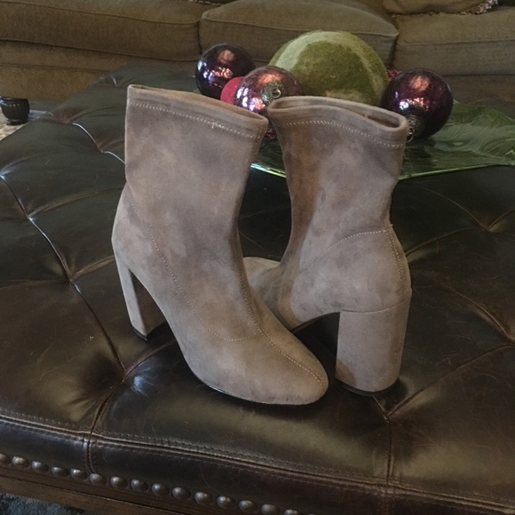 New BCBG  Suede Booties NWOT - Picture 3 of 4